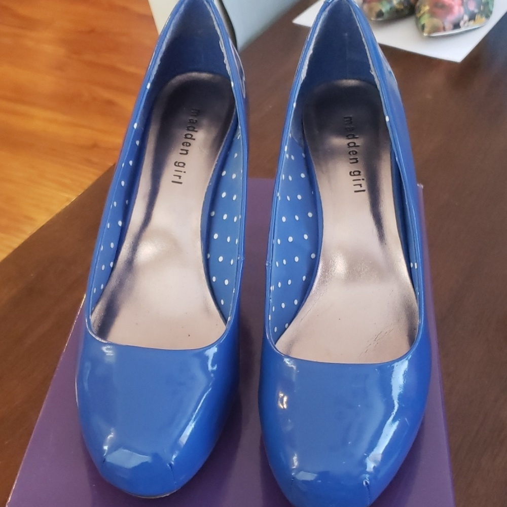Patent leather heel